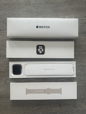 Apple Watch SE Gold Aluminum Case Starlight Sport Band