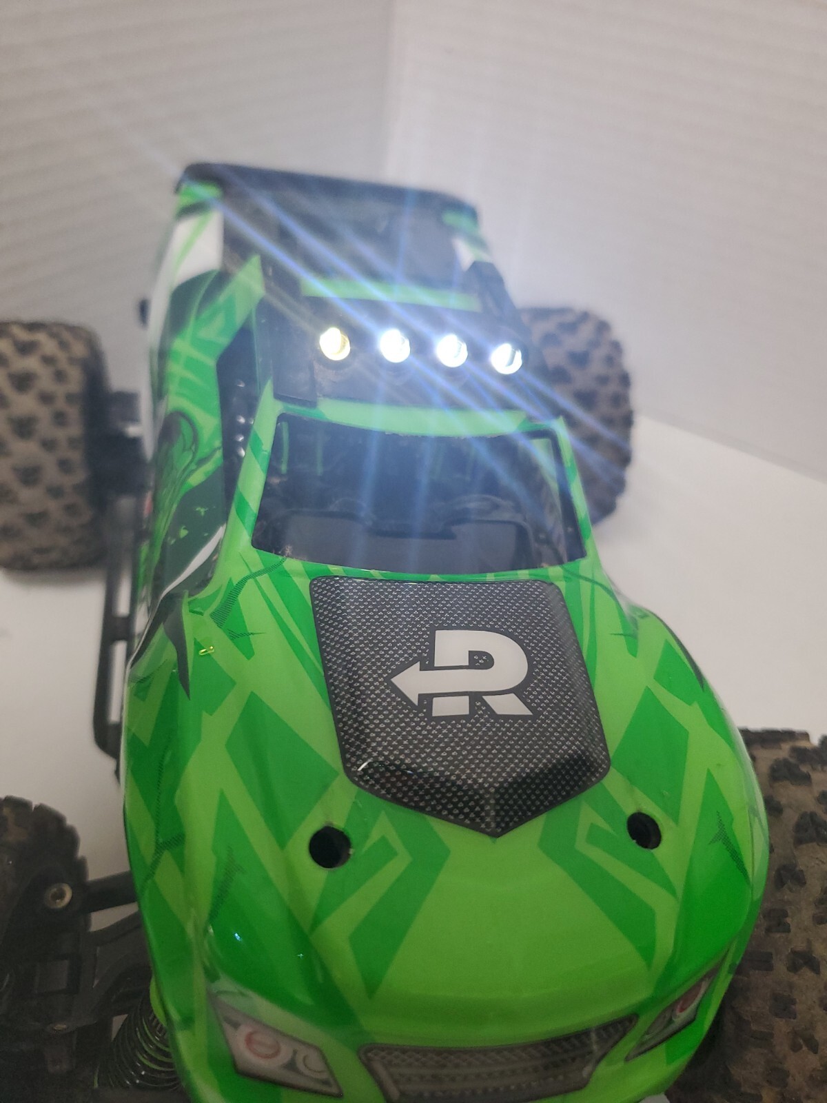 RIAARIO  TEAR UP THE DIRT 1:18 SCALE 4WD Racing Car 2.4G  Remote Control Car