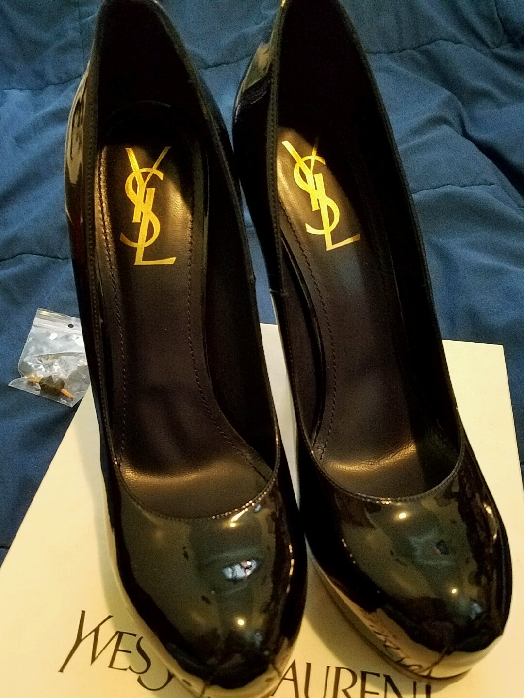 SAINT LAURENT Décolleté YSL Tribtoo in pelle verniciata blu scuro taglia 42