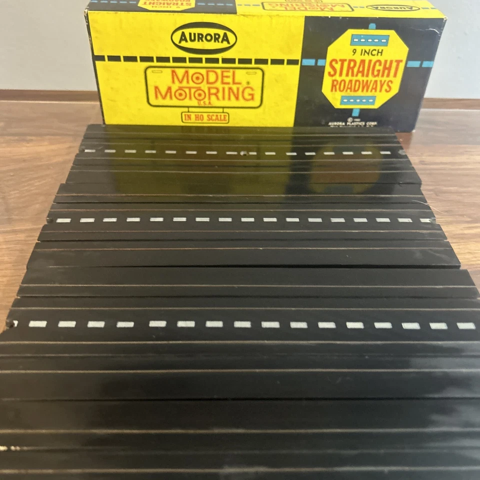 Aurora Model Motoring 9" Straight Roadways with open Box #1517 L/N In The Box - Image 2 of 4