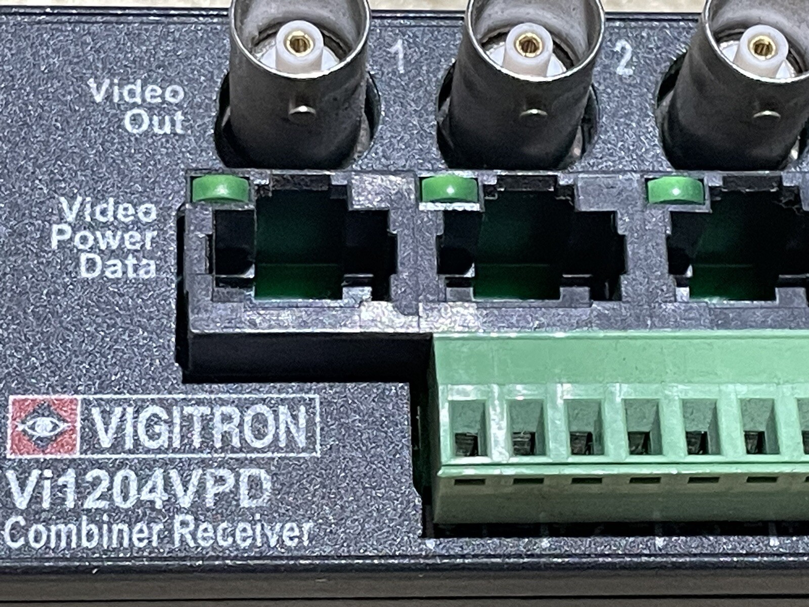 Vigitron VI1204VPD 4-CH Video Balun & Data/ Power Combiner
