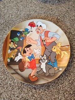 Disney Kenleys Pinocchio Collectors Plate Cartoon Design