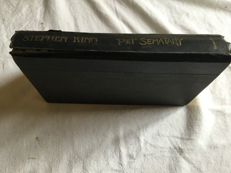 Stephen King “Pet Semetary” 1983 No Loose Pages Clean Binding Little Loose Fair