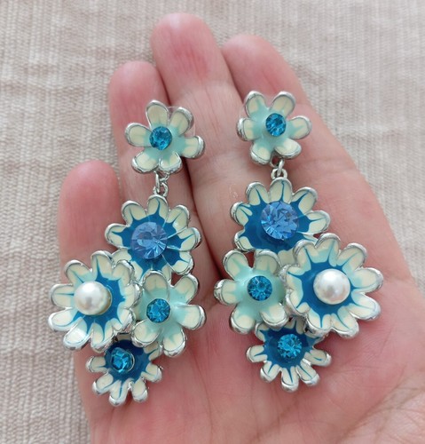 NEW Silver Tone Beige&Blue Enamel Pierced Drop Earrings Faux Pearl & Rhinestones - Picture 4 of 7
