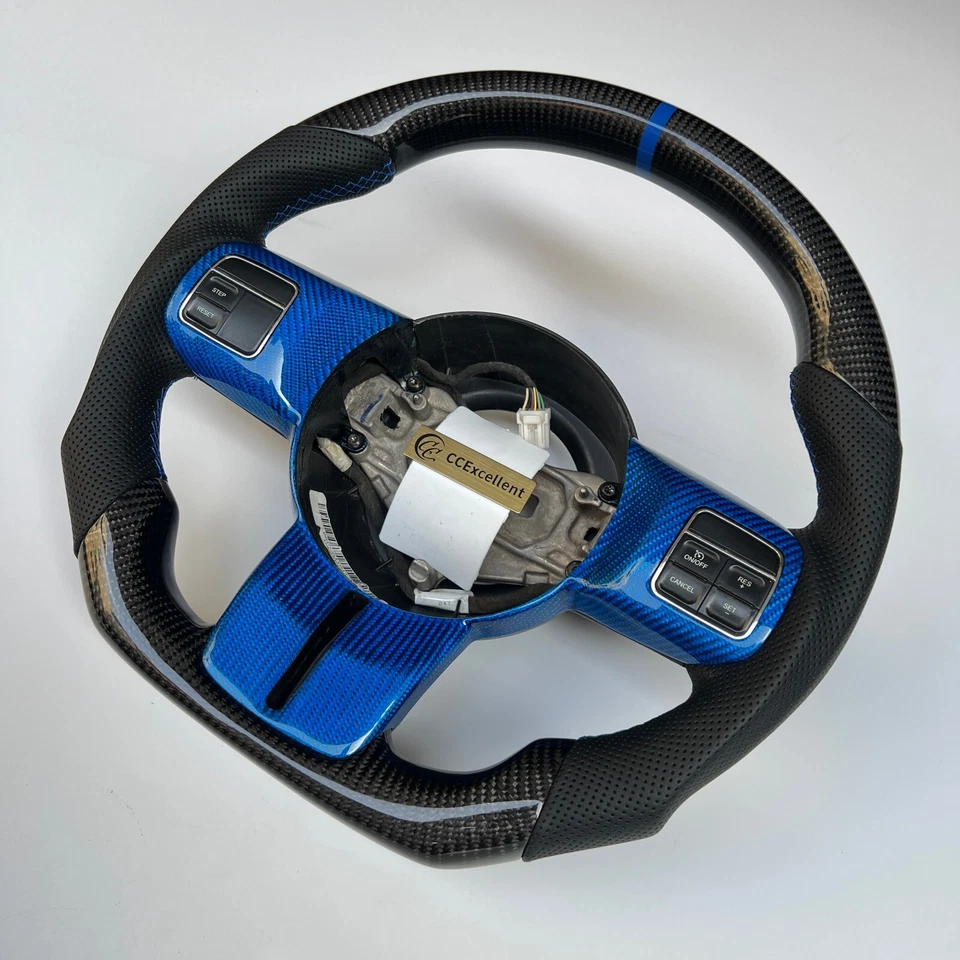 Volante de fibra de carbono real para Jeep Wrangler JK 2011-2017 Foto 2 de 4