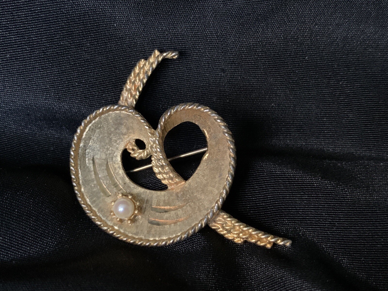 Vintage Mamselle Brushed Gold Brooch Pin With Culture… Gem