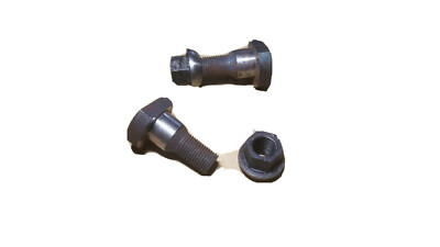 IHC Mc Cormick DED 3 DGD 4 D 320 324 430 432 Radbolzen hinten mit Mutter