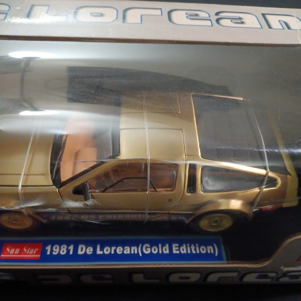 Gold 1981 De Lorean (Gold Edition) Sun Star Die Cast 1/18 # 2702 - Image 3 of 4