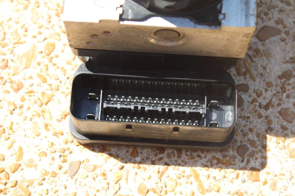 Bomba de freno antibloqueo ABS sedán híbrido VW Jetta 2013-2014 montaje OEM Foto 3 de 4