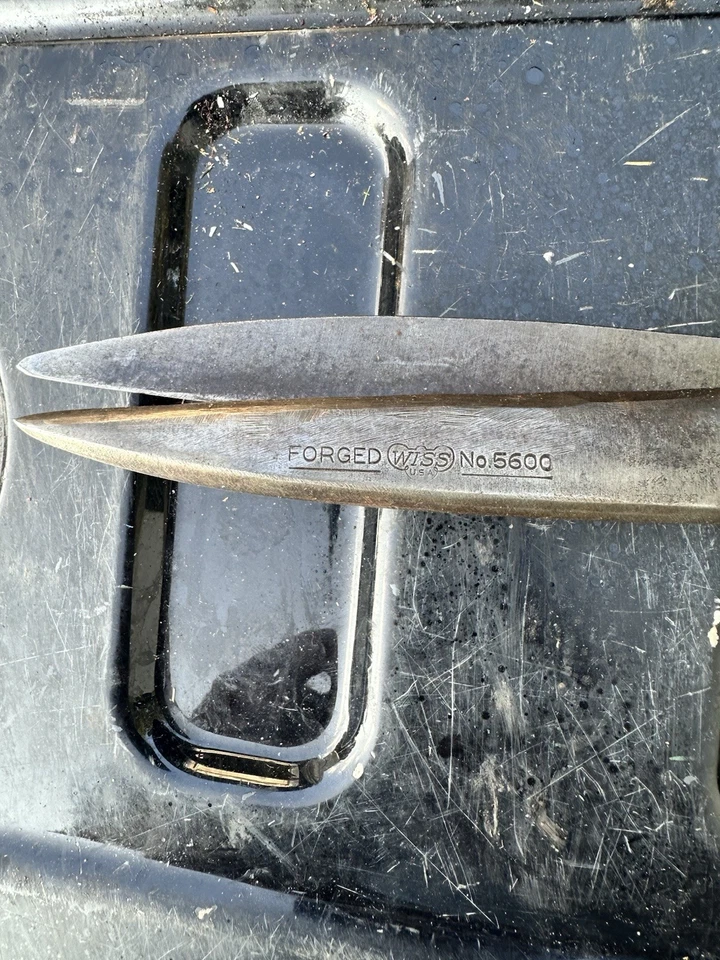 Vintage WISS No. 5600 Forged Steel Garden Grass Shears Red Handles - Image 2 of 4