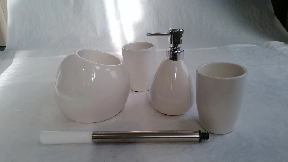 Set Da Bagno Axentia, Ceramica, Bianco/Argento, Circa 29,5 X 30,5 17 Cm - Immagine 3 di 4