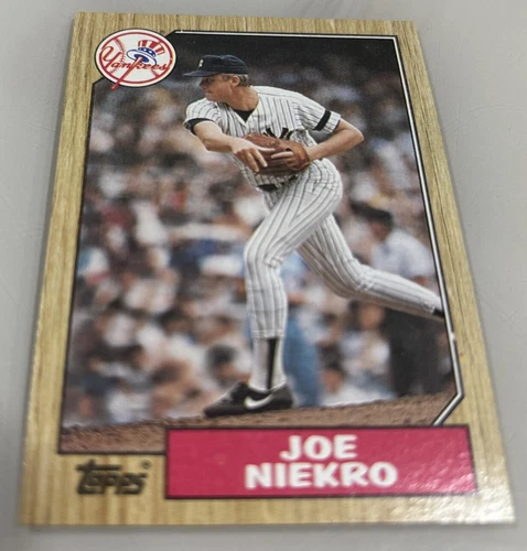 1987 Topps Joe Niekro #344 Multiple Printing errors on Front of Card