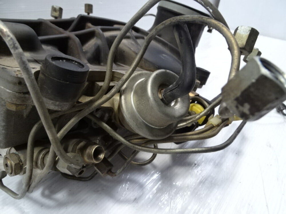 81 Mercedes R107 380SL fuel distributor EHA assembly 0438100088