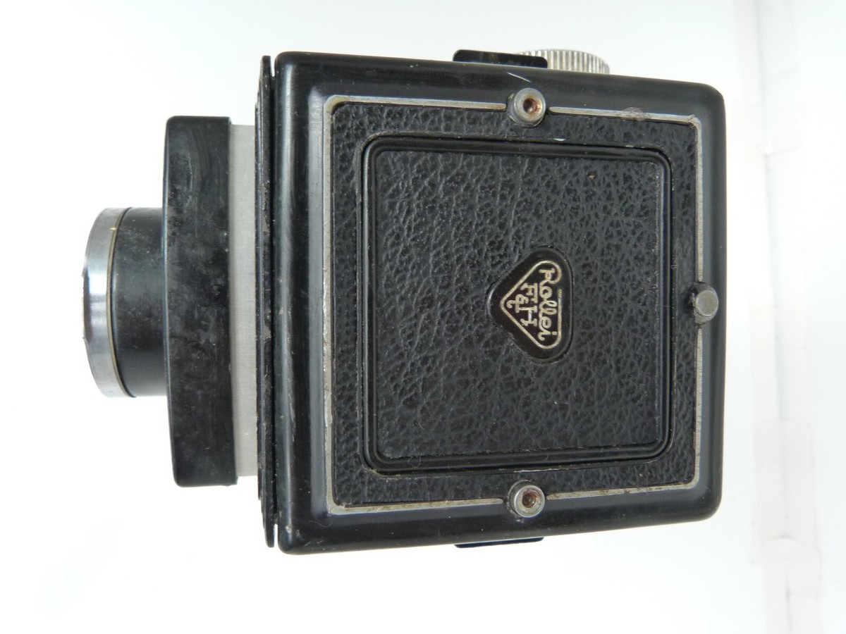 VINTAGE Rolleicord III T. Lens Reflex Camera with Schneider Xenar
