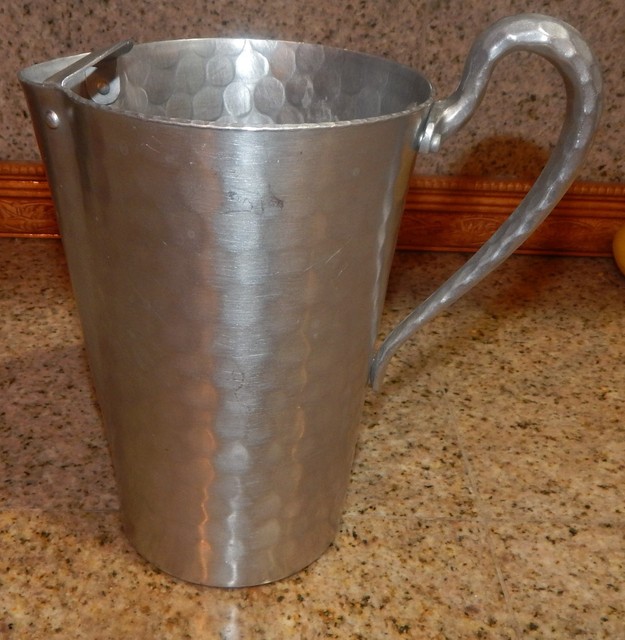RETRO HAND ALUMINUM WATER PITCHER W/ ICE CATCHER EVERLAST