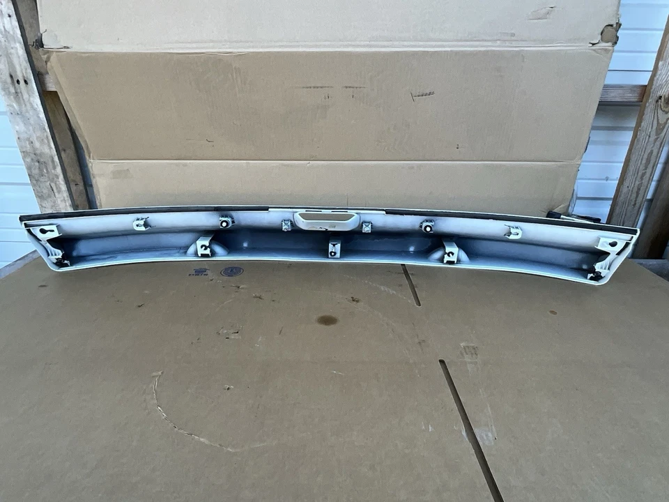 Honda CR-V CRV 2007-2011 puerta levadiza trasera escotilla manija moldeada inferior fabricante original Foto 4 de 4