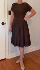 (sz 6/8) Ladies Brown knee length capped sleeves Vintage tea- dress Brown