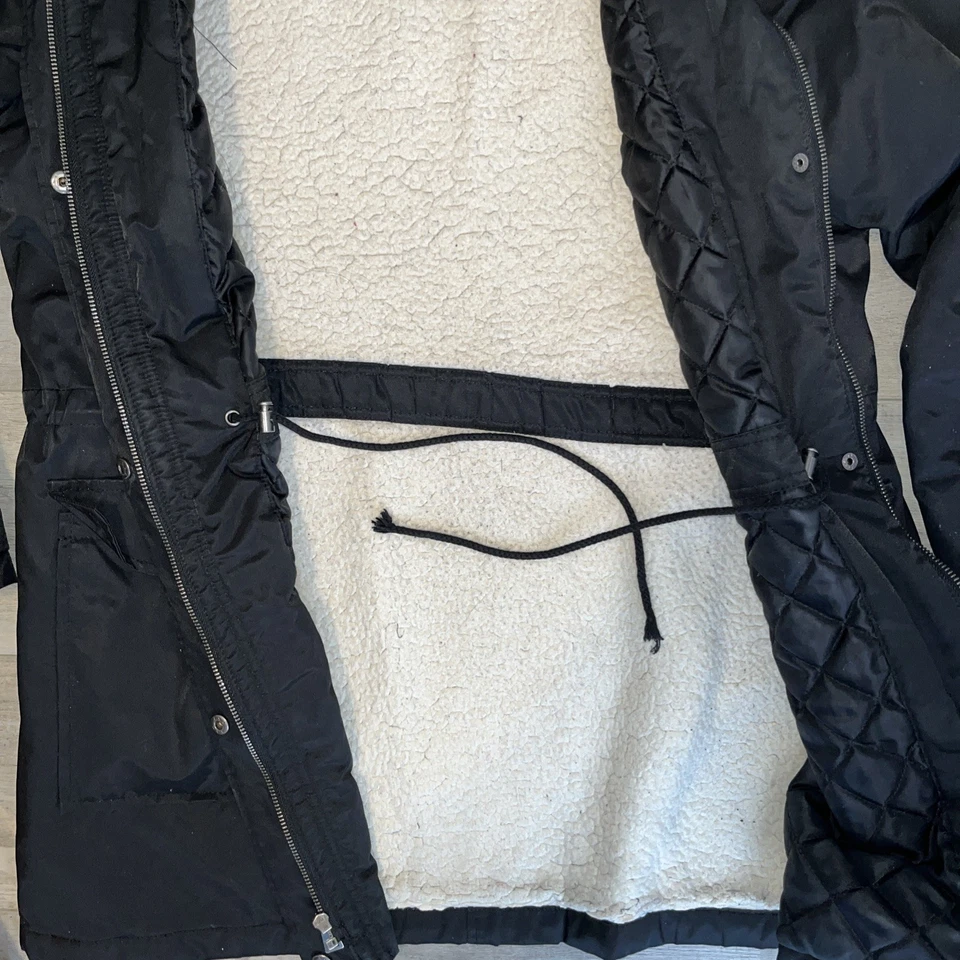 Abrigo parka para mujer Levi Strauss negro con capucha forrado sherpa ribete de piel sintética talla L Foto 3 de 4