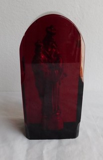 VTGE MASSIVE RED BAKELITE PAPERWEIGHT VIRGIN DEL CARMEN FIGURE INSIDE 1 160 Gram