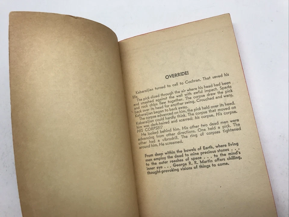 George R. R. Martin~SIGNED~A Song for Lya~1976 Avon 1st/1st Paperback Foto 3 de 4