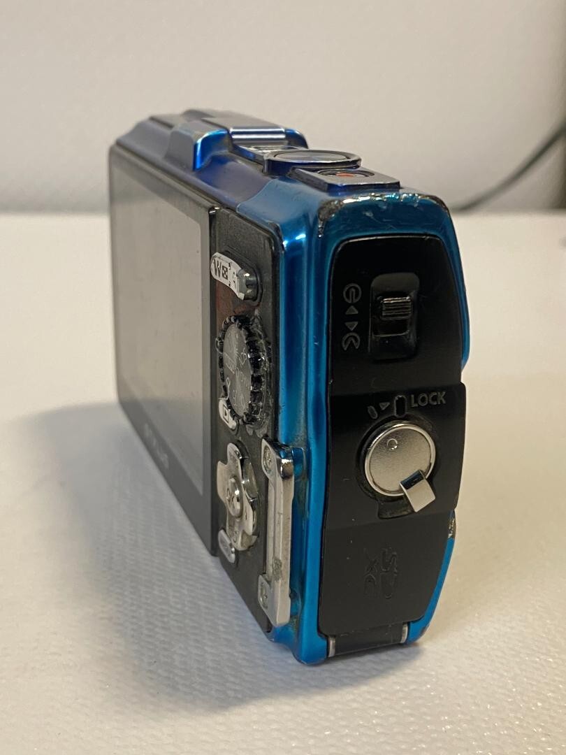 Olympus TG-835 Tough Camera - Blue (16MP, 5x Zoom) 3 inch LCD junk