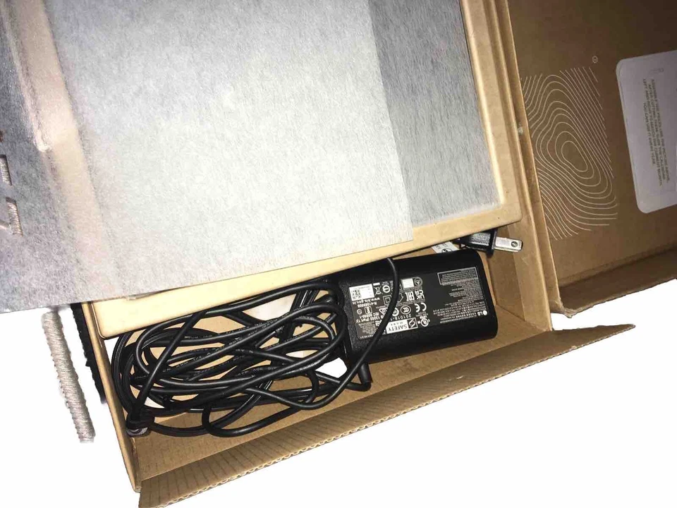 LG gram 15" (512GB SSD, Intel Core i5 12th Gen., 4.40 GHz, 16GB) Laptop - Gray - - Image 3 of 4