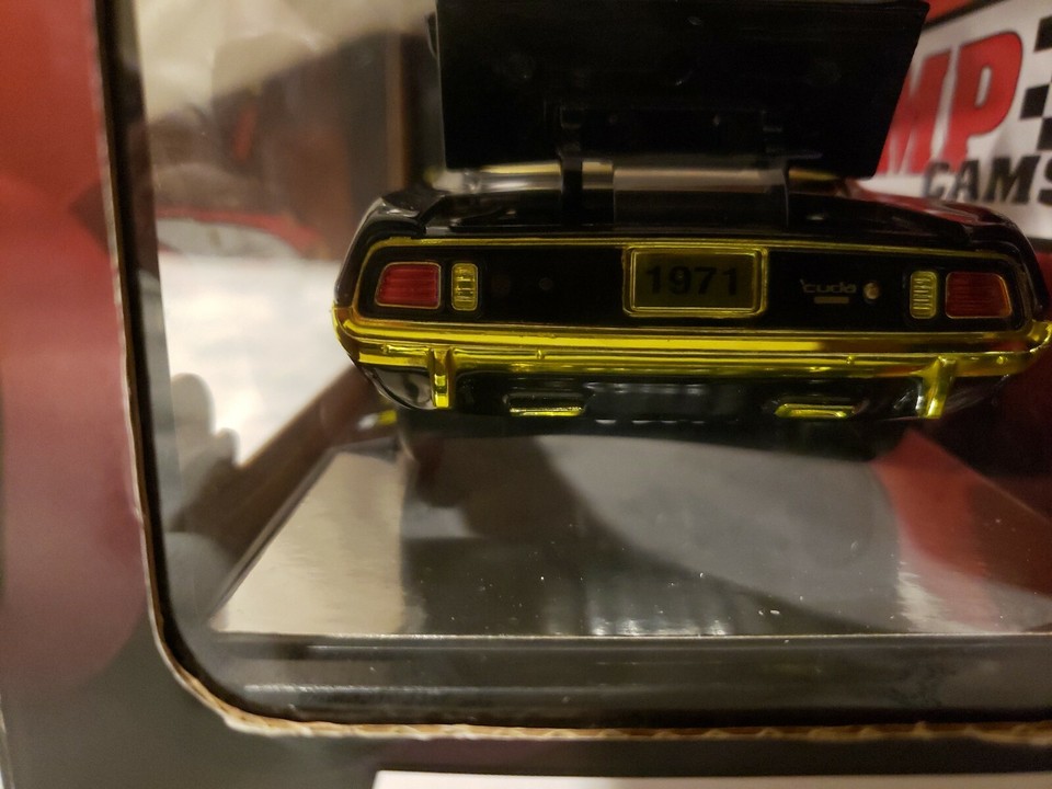 M2 Machines 40300 111 A 1971 PLymouth HEMI Cuda Voodoo 1:24 Metallic