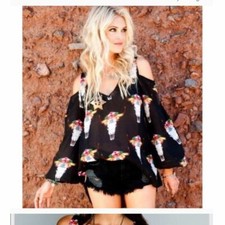 Show Me Your Mumu Bull Peekaboo tunic