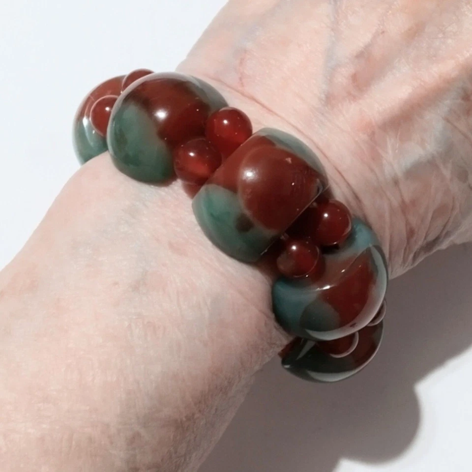 ChatGPT said:  Banded Agate and Carnelian Chunky Stretch Beaded Bracelet - Image 4 of 4