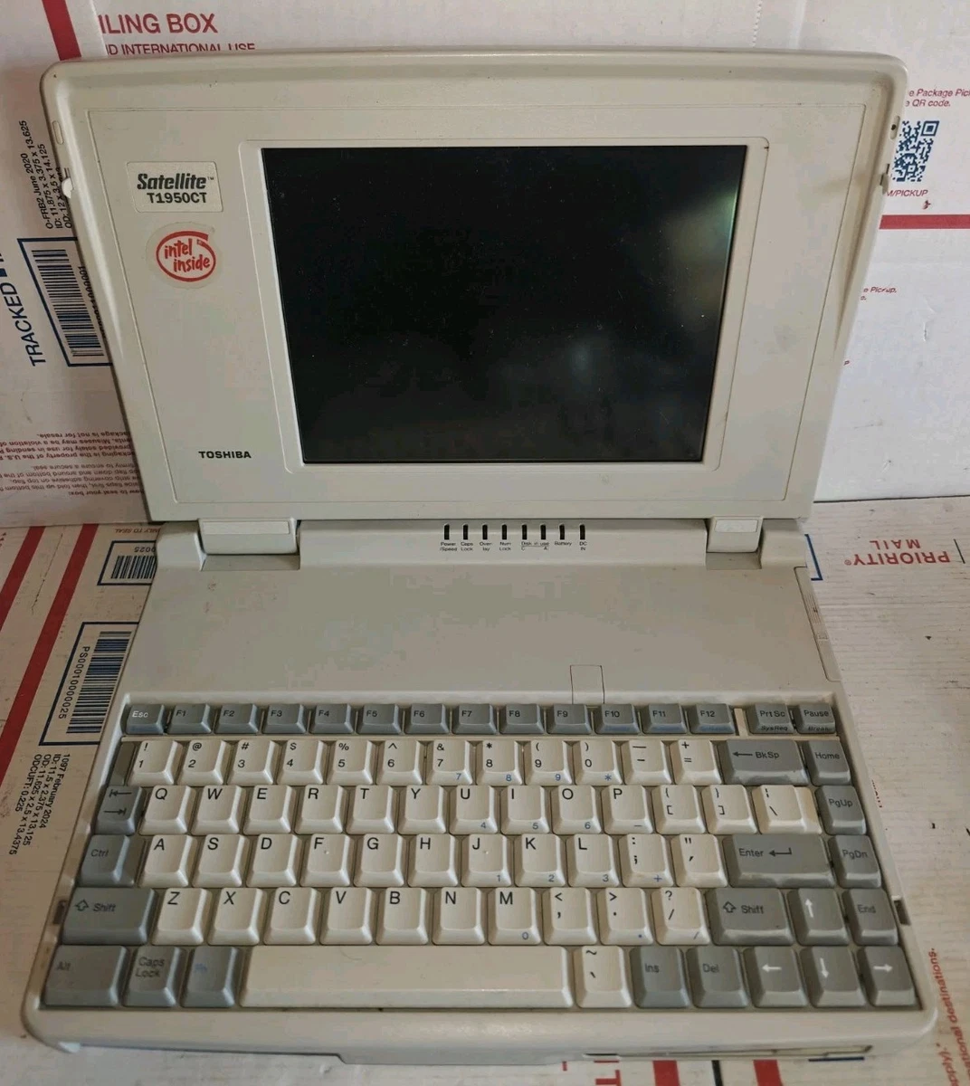 PC Portable Toshiba 300 CDT - Rétro Gaming - Configurable - Vintage