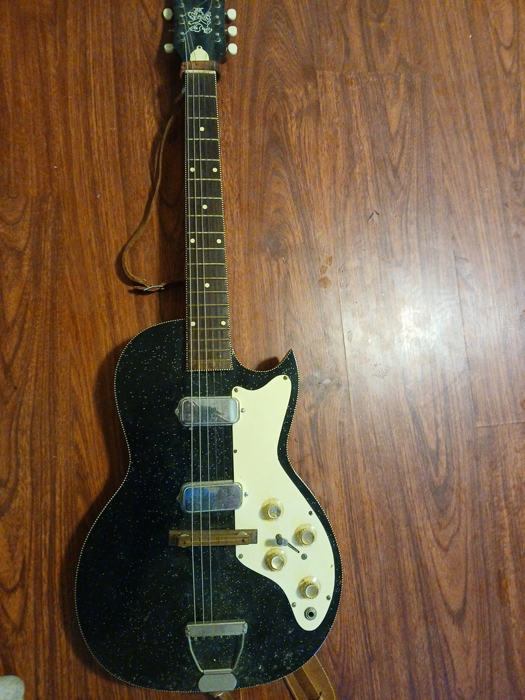 Picture 1 of 9
