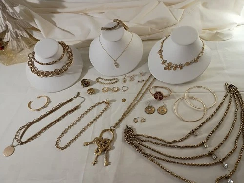 25 Piece Light Gold Tone Estate Jewelry Lot Mixed Condition Costume Some Vintage