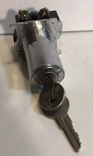CUTLER HAMMER 10250T 91000T SELECTOR SWITCH KEY OPERATED MAINT CAM 1