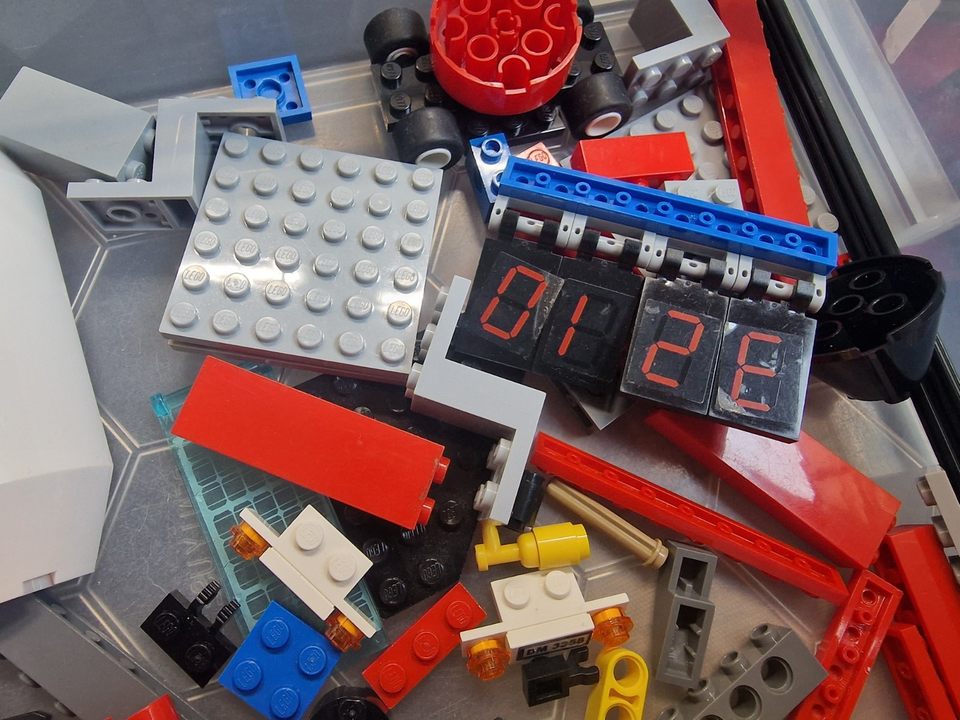 Lego City 3368 Rocket/ Satellite Launch Pad Space Centre Incomplete ...