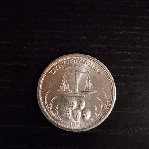1972 Universaro 1 Troy oz .999 Fine Silver World Trade Vintage Round