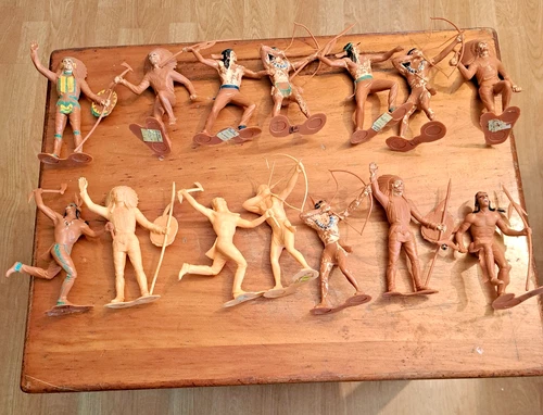 VTG  14 PIECE LOT OF 1964 LOUIS MARX INDIAN NATIVE AMERICAN TOYS 6 INCH TALL   J