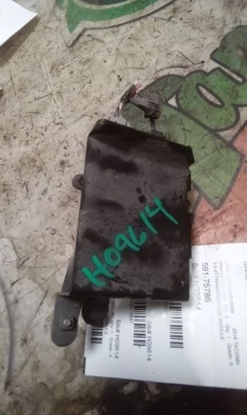 Chasis ECM caja de transferencia tablero derecho compatible con 16-19 TACOMA 3273847 Foto 2 de 4