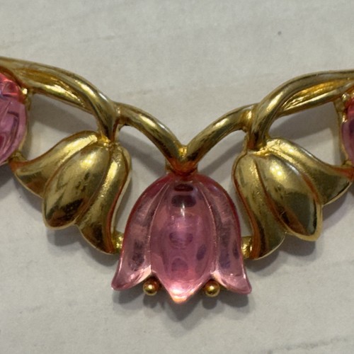 Vintage Trifari Pink Tulip Lucite Cabochon Gold Tone 15.5 Inches Necklace Choker - Picture 3 of 7