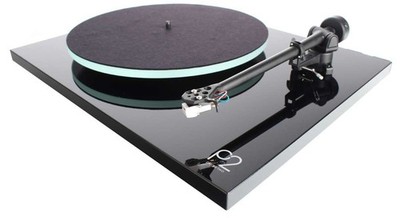 Rega Planar 2 Plattenspieler Schwarz inkl. Carbon MM-Tonabnehmer RB220
