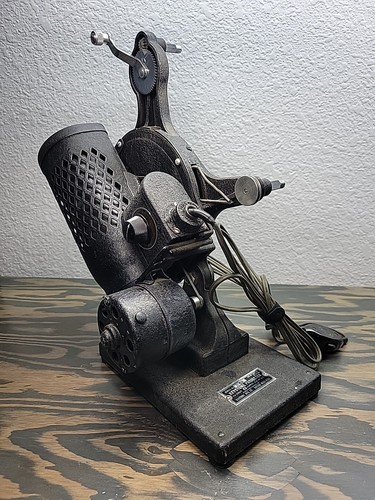 Antique 1930 Keystone D-62 Movie Film Projector 16mm Powers On