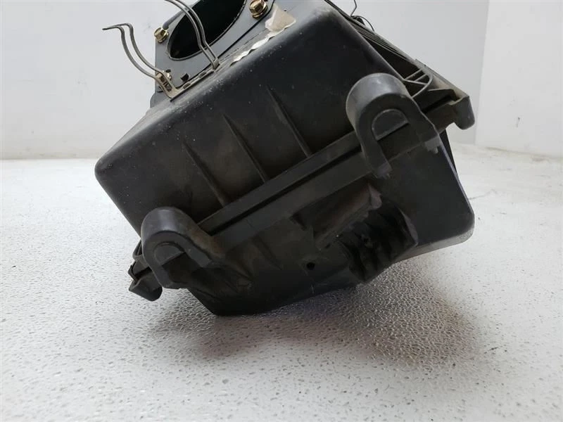 Mazda MPV 2000 2001 caja purificadora de aire 6 cilindros OEM GY0113320E Foto 3 de 4