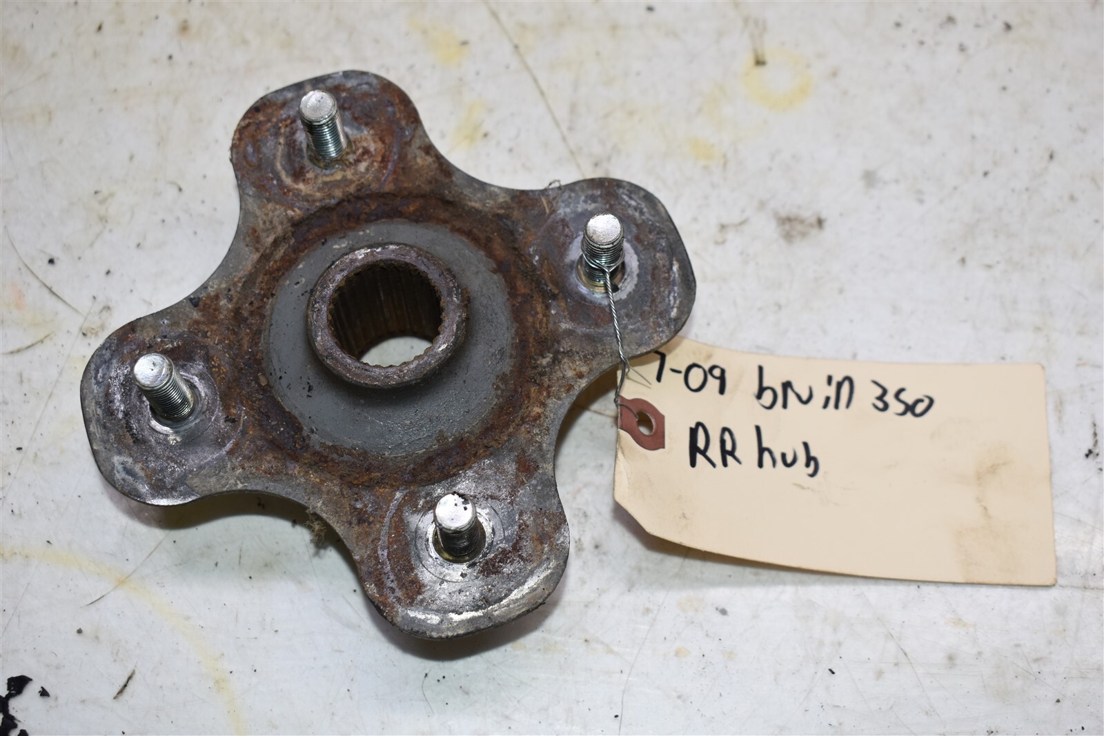 02 Yamaha Grizzly YFM 660 Rear Wheel Hub 5KM 25311 00 00 2002 02 Yamaha Grizzly YFM 660 Rear Wheel Hub 5KM 25311 00 00 2002