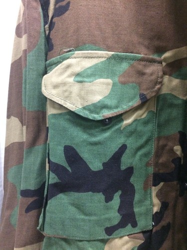 *Chaqueta de campo camuflado regular de tamaño mediano emitida por militares de Woodland de EE. UU. - Imagen 2 de 5