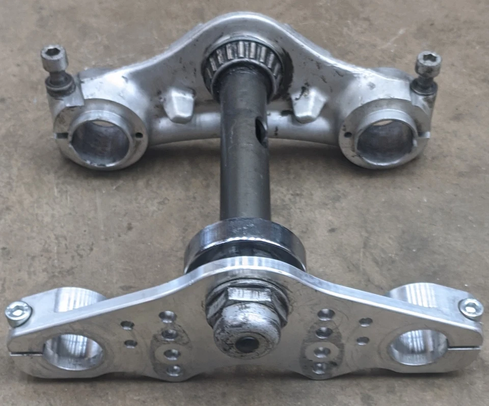 宝马 Airhead R80ST 三树叉支架带坯顶夹 — 第 2/4 张图片