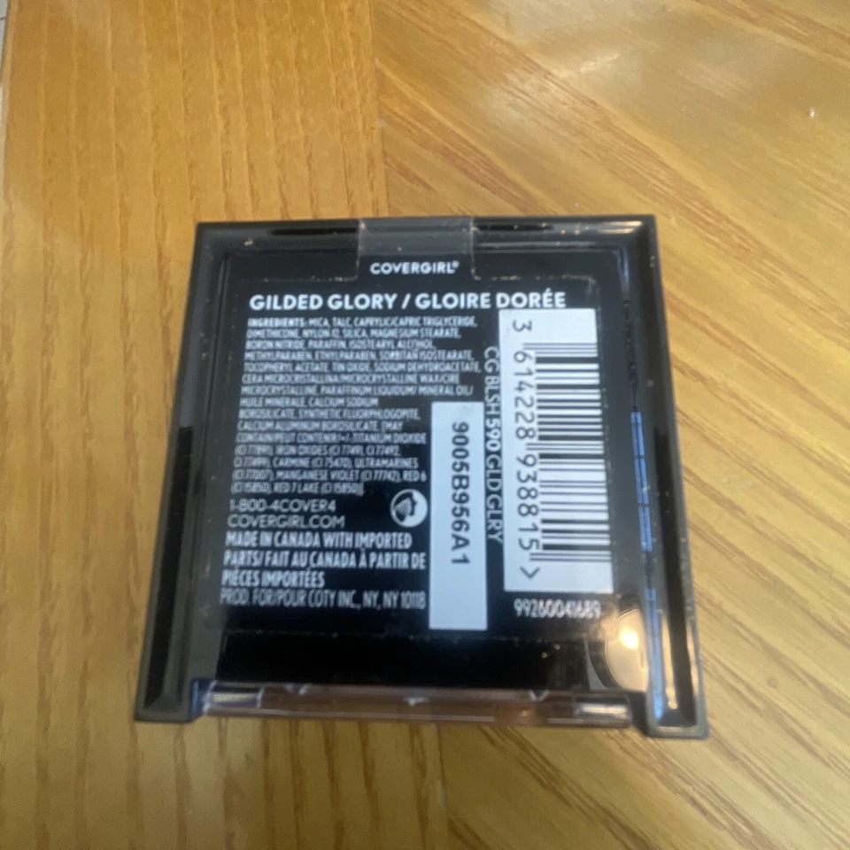 COVERGIRL TruBlend Super Stunner Hyper-Glow Highlighter, (590) Gilded Glory. Y - Image 2 of 2