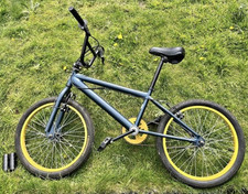 Vibe Outlaw BMX Bike Black/Yellow Pegs 26cm Frame 1 Speed MPN 402/9764