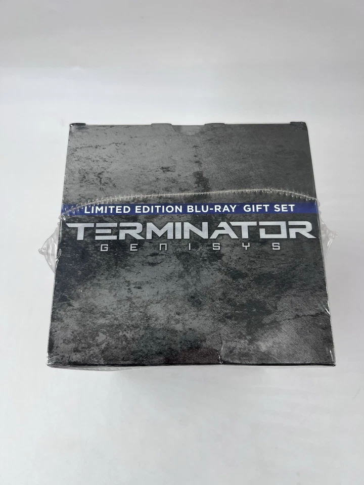 Terminator Genisys Limited Edition Endo Skull Blu-Ray Movie Gift Set Combo NEW - Image 3 of 4