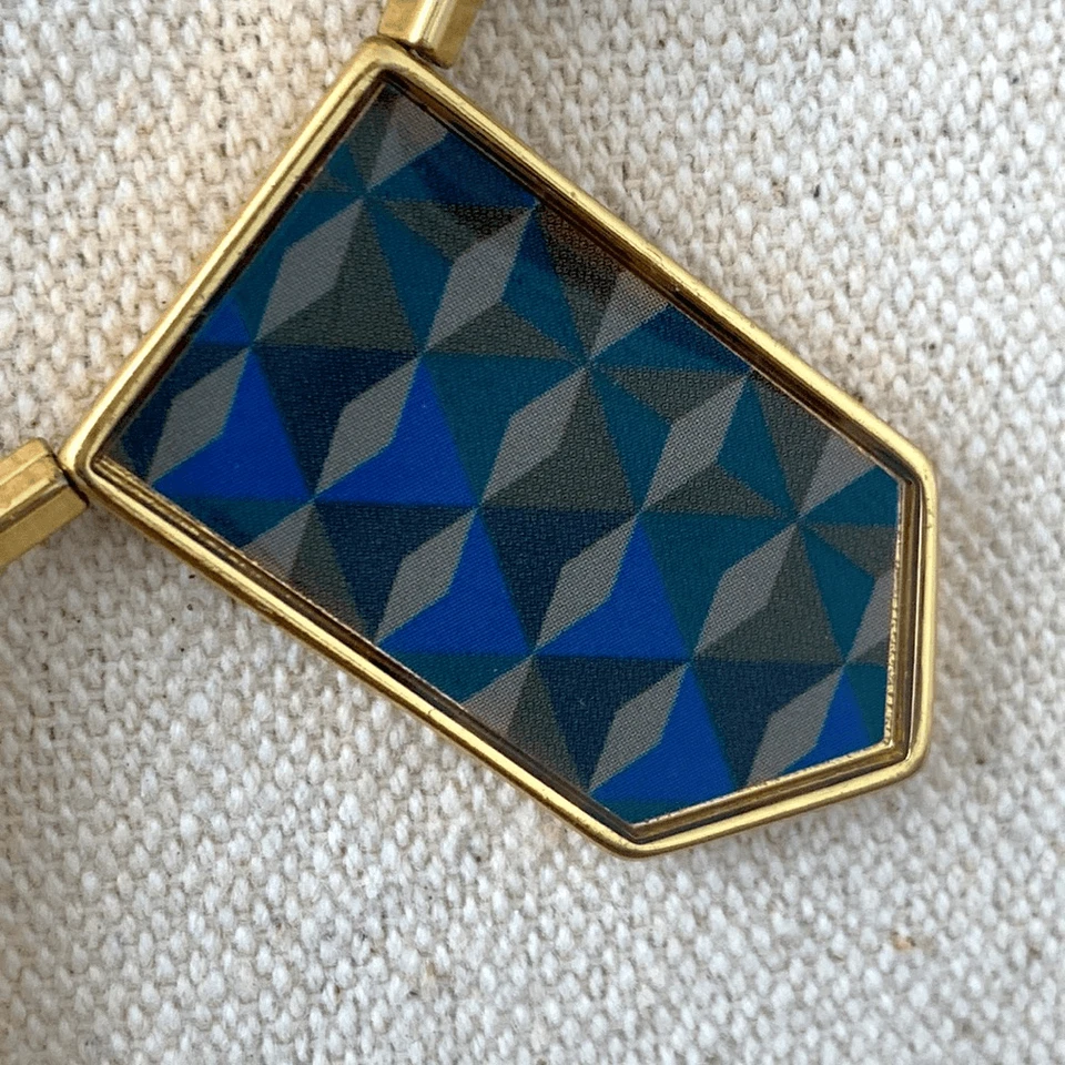 Collar babero House of Harlow 1960 estilo pirámide Art Deco en azul y oro Foto 4 de 4