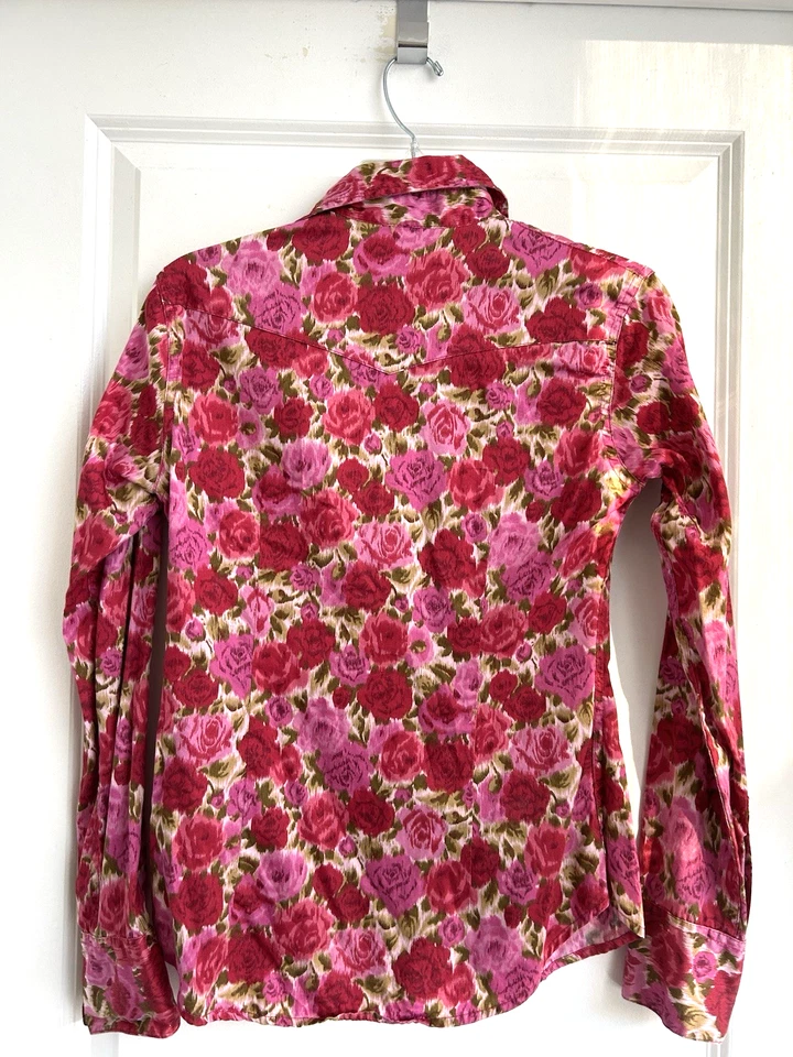 Camisa para mujer Lucky Brand pequeña rosa roja rosa floral perla occidental algodón a presión Foto 4 de 4