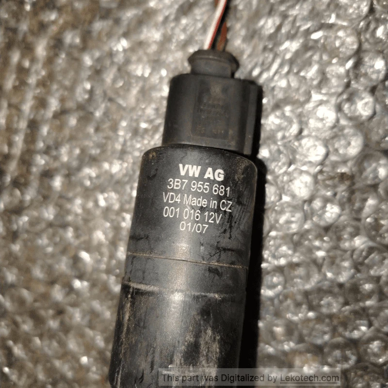 3b7955681 Pompa tergiproiettori AUDI A6 (4A) 2.8 V6 (128Kw) SW 5p/b/2771cc - Immagine 3 di 4